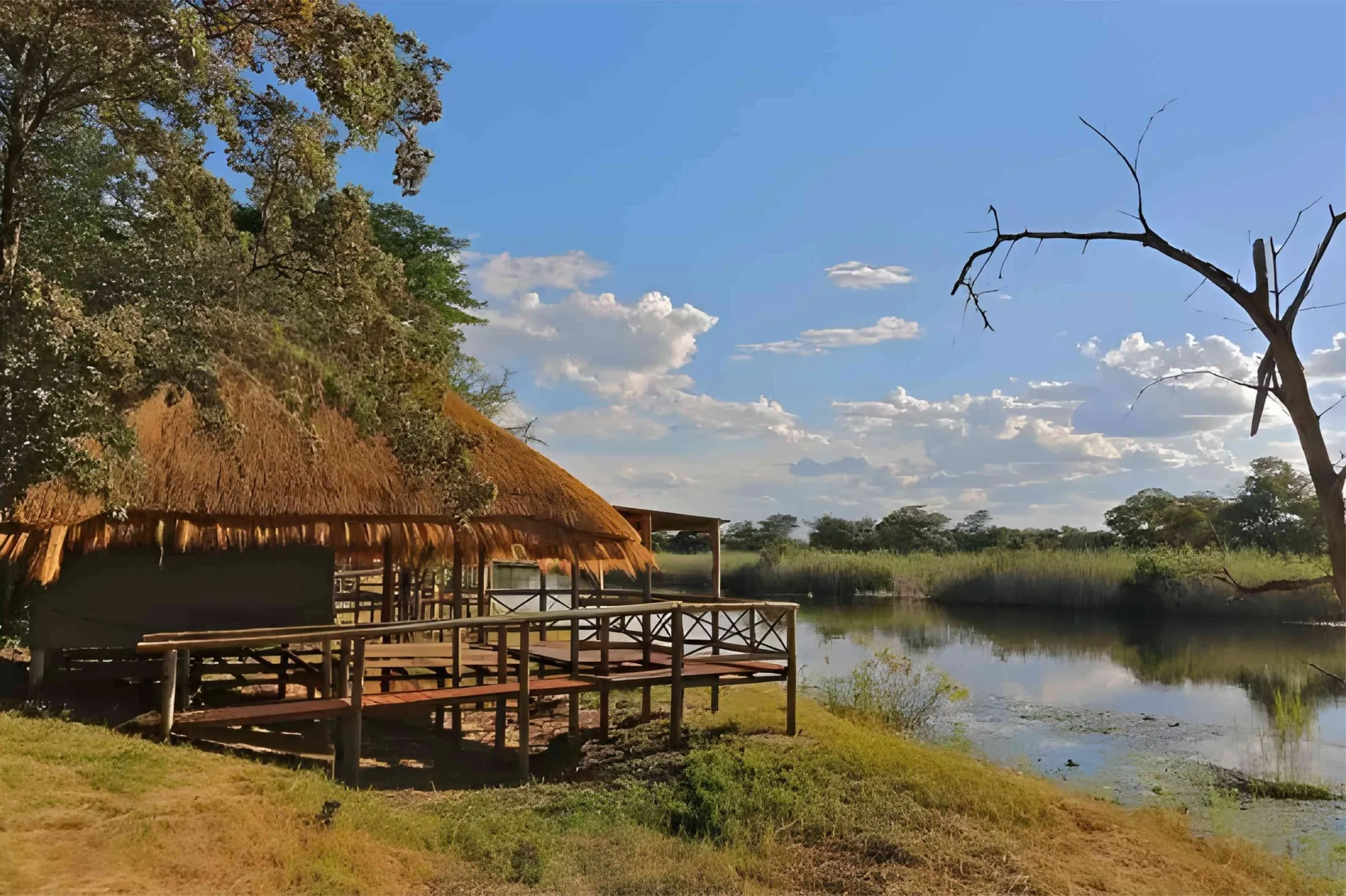 Camp Kwando - chalet au bord de la riviere